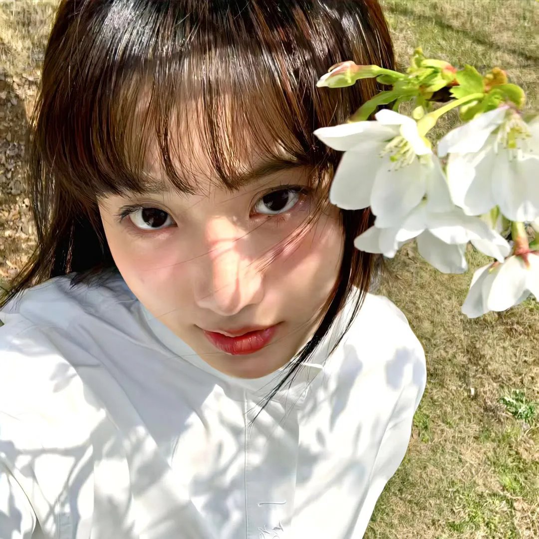 她在这里 海报
